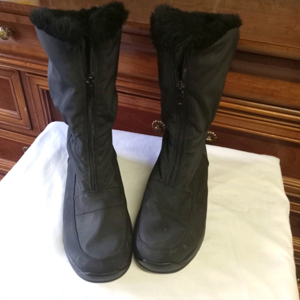 Merona Snow Boots/Size 8
